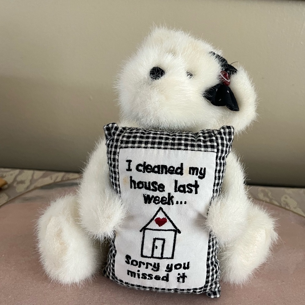 Boyds Bears White Bear with Housework Pillow – “I Cleaned My House Last Week”